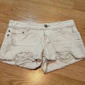 Hippie Laundry White Crochet Lace Distressed Denim Shorts Size 7